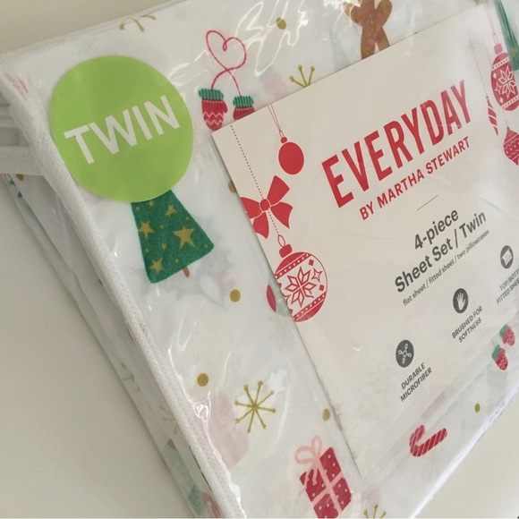 NEW TWIN Martha Stewart Sheet Set 4pc Flat Fitted 2 Pillowcases Christmas Theme - Picture 4 of 9